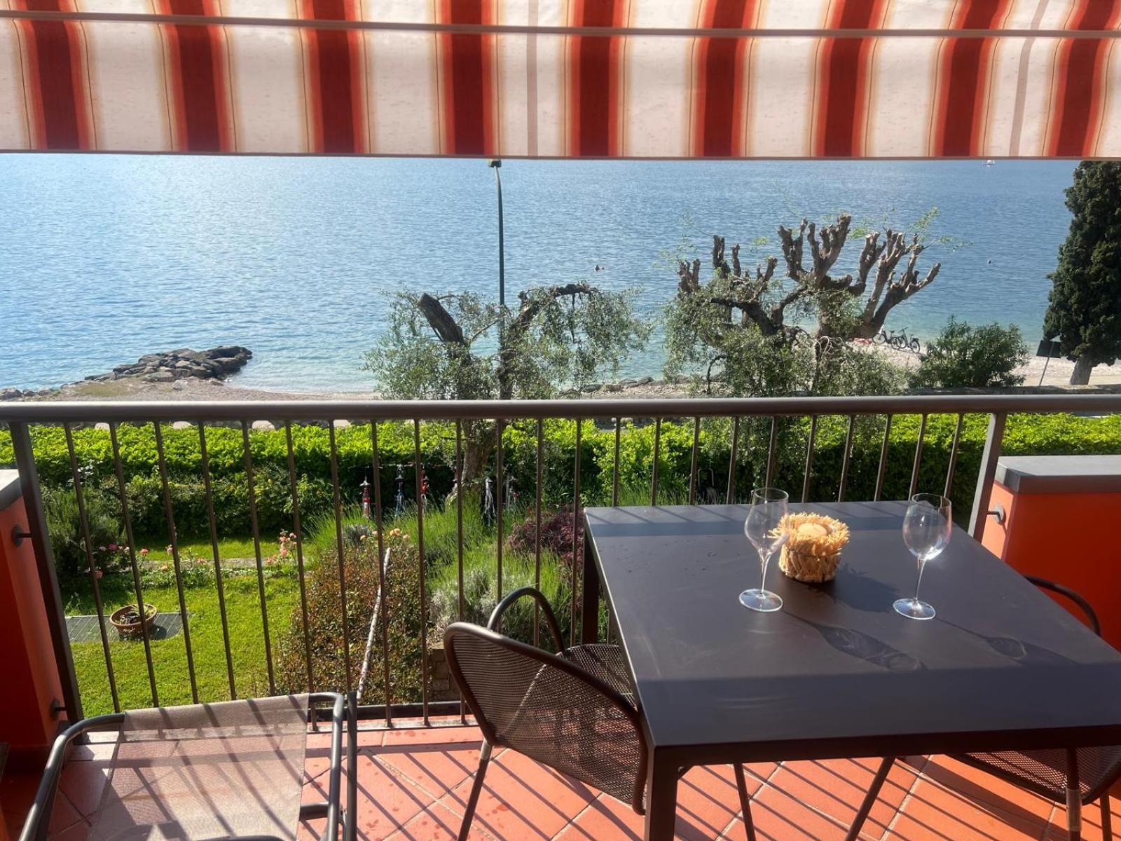 Residence Villa Al Lido Бренцоне-суль-Гарда Экстерьер фото