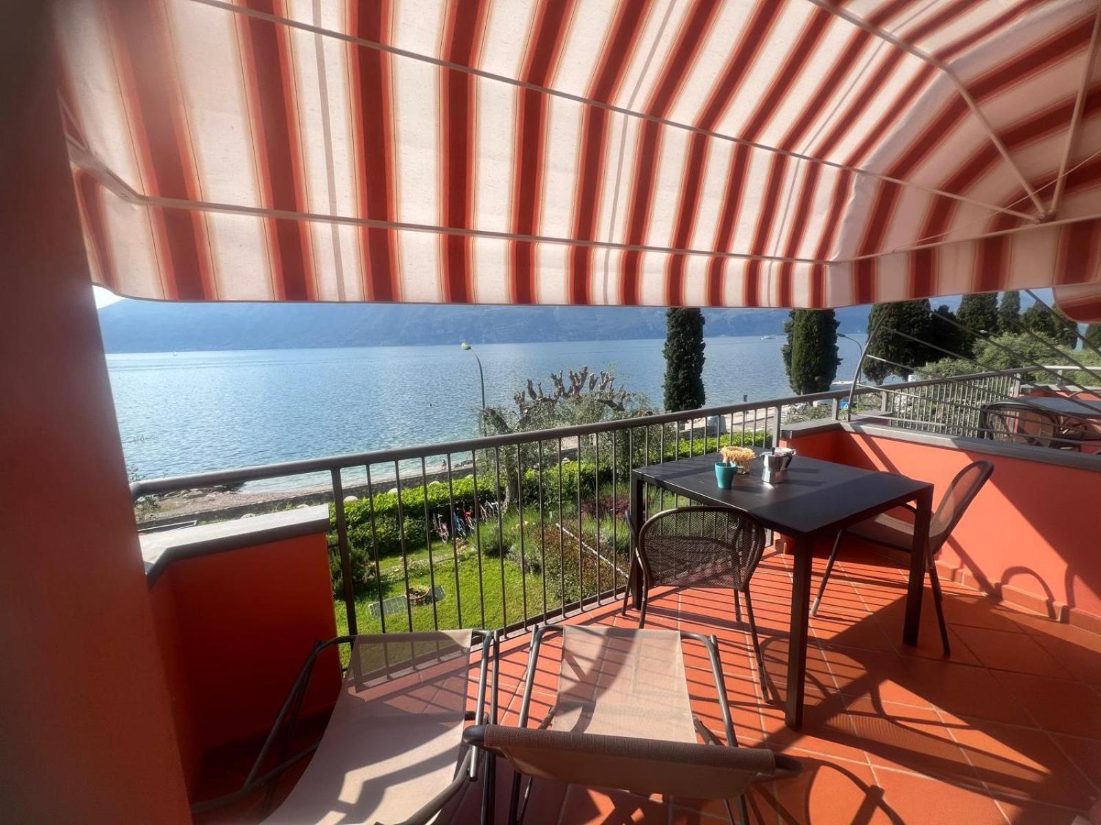 Residence Villa Al Lido Бренцоне-суль-Гарда Экстерьер фото